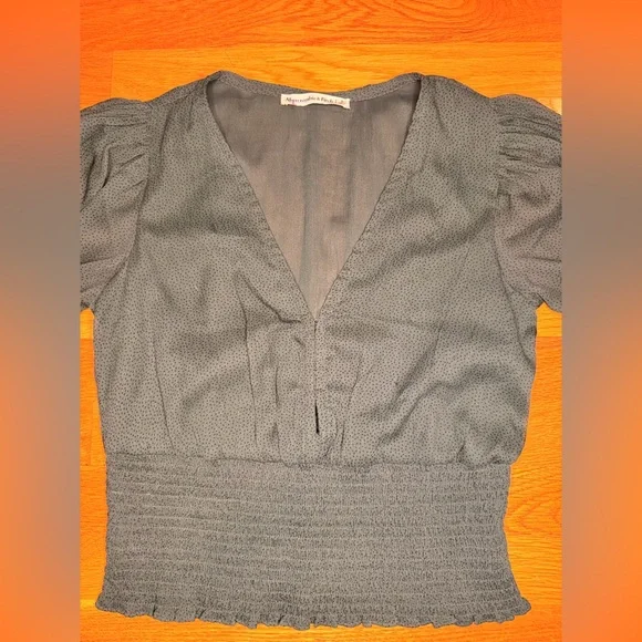 Abercrombie & Fitch Green Smocked Waist Blouse | Puff Sleeve V-Neck Top S - Picture 3 of 9